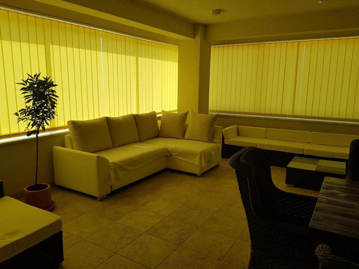Yellow Cube Kožino Екстериор снимка