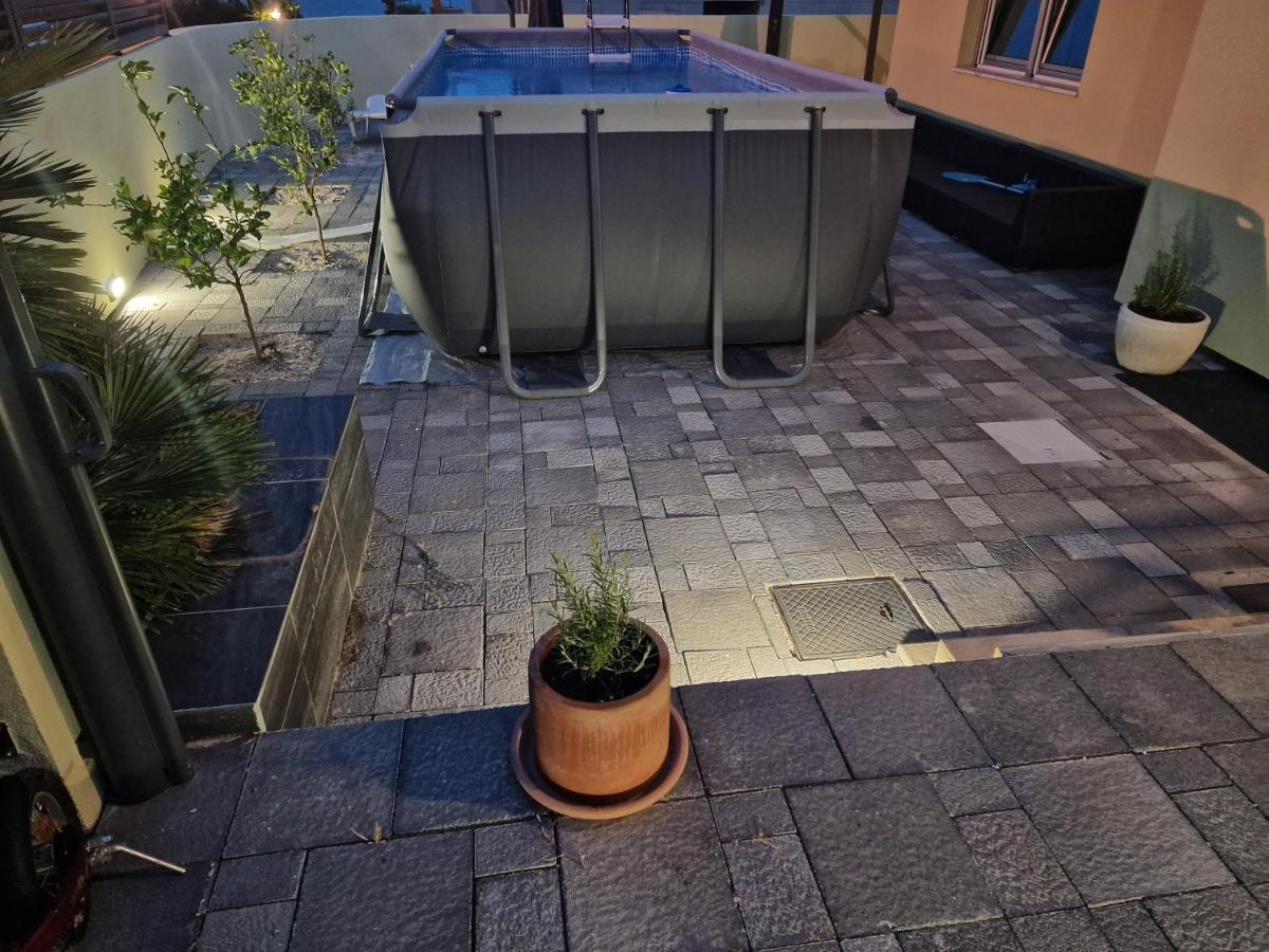Yellow Cube Kožino Екстериор снимка